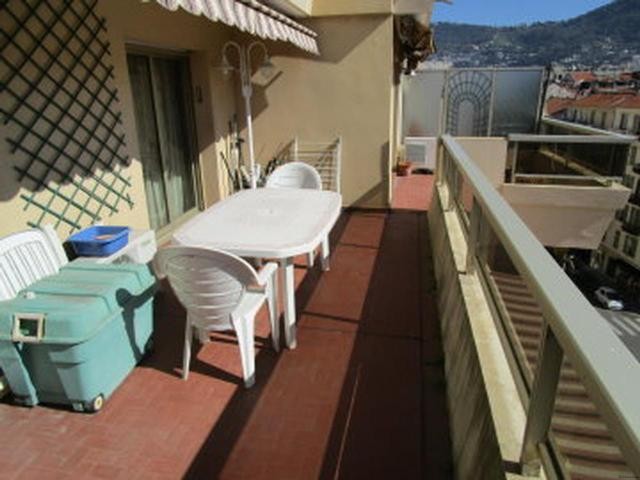 Luxurious three bed in Republique - 2