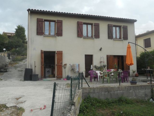House with 2 accommodations, close to..