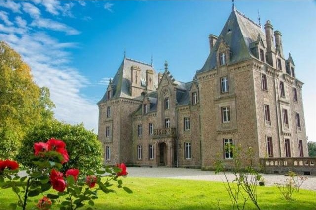 15 bedroom Castle For Sale: 53500 LAVAL