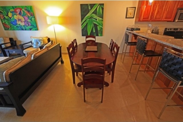 Outstanding 3br/2ba Condo In Exclusive.. - 2