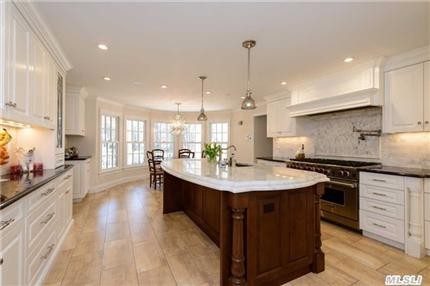 11 Woodfield Ln Old Brookville, NY 11545