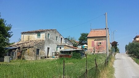 2 properties 10 minutes from the sea.