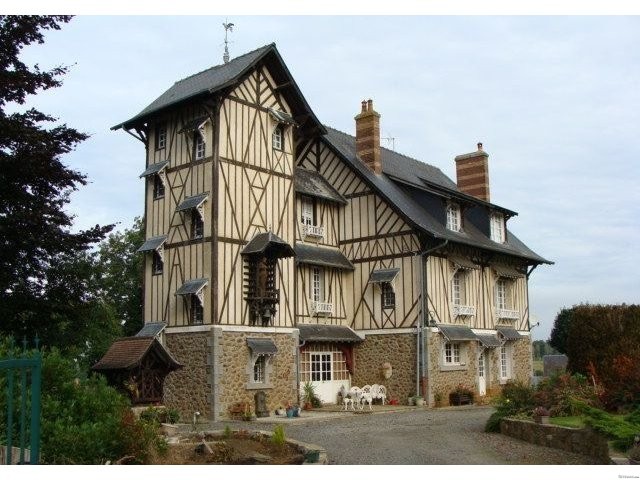 Savigny Le Vieux , Manche , Lower..