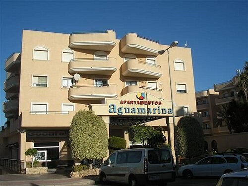 2 BEDROOM APARTMENT WITH COMMUNAL POOL