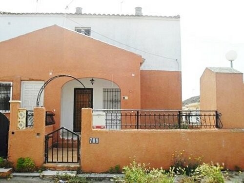 3 BED APART WALK TO BEACH