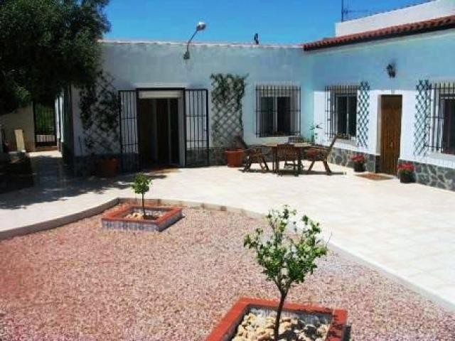 Detached Finca set 3000m2 plot parking..