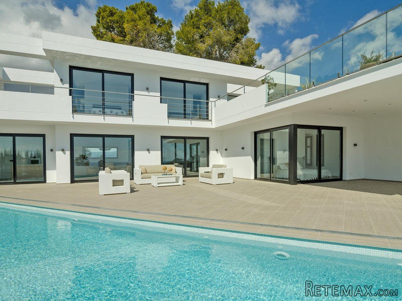 4 Bedrooms - Villa - Alicante - For Sale