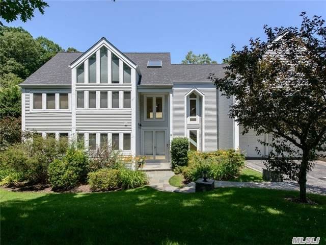 8 Verity Ln Roslyn, NY 11576