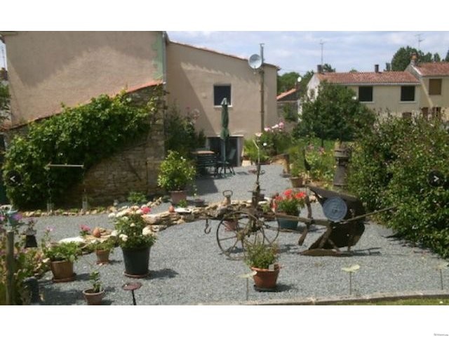Good Quality House with Guest Gite - 2