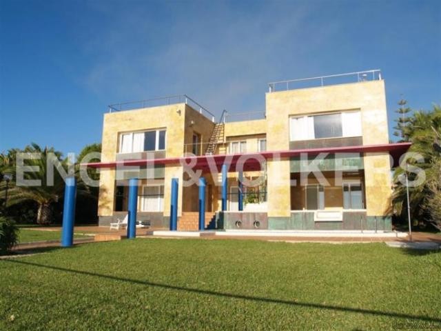 LUXURY SEAFRONT PROPERTY IN CABO ROIG