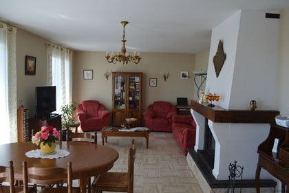 Three bed property with basement close.. - 2