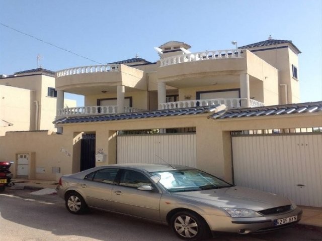 4 bedrooms Semidetached Villa in El.. - 2