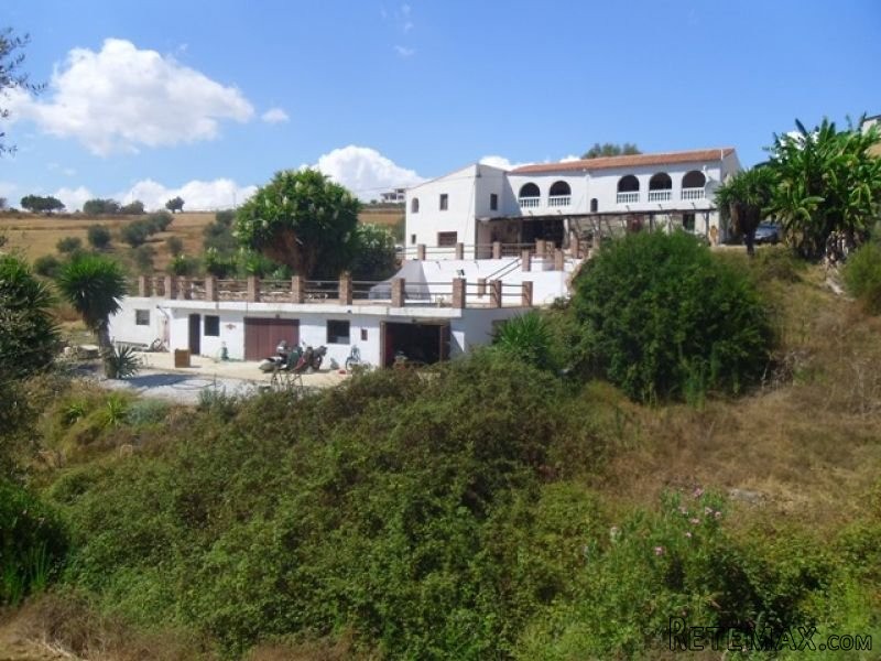 7 bedroom, 2 bathroom Villa, (build 290..
