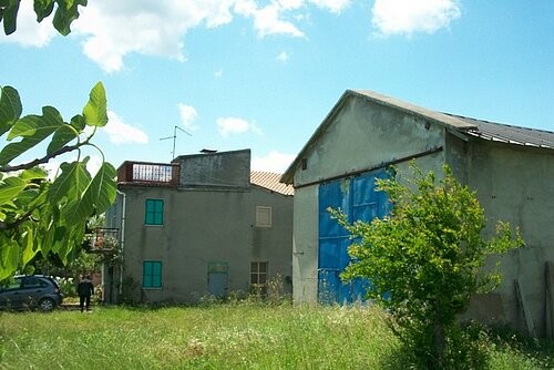 Large attached property with a large.. - 2