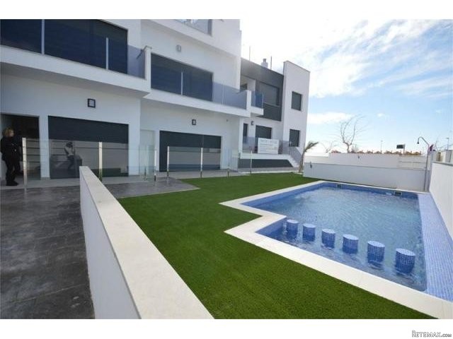 3 bedroom Apartment For Sale: Corner..