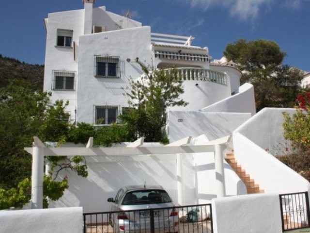 4 Bedrooms - Villa - Alicante - For Sale