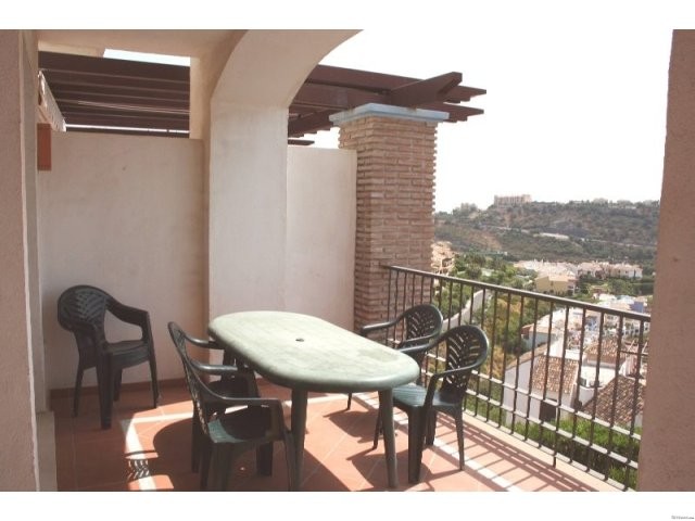 APARTMENT FOR SALE IN BENAHAVIS