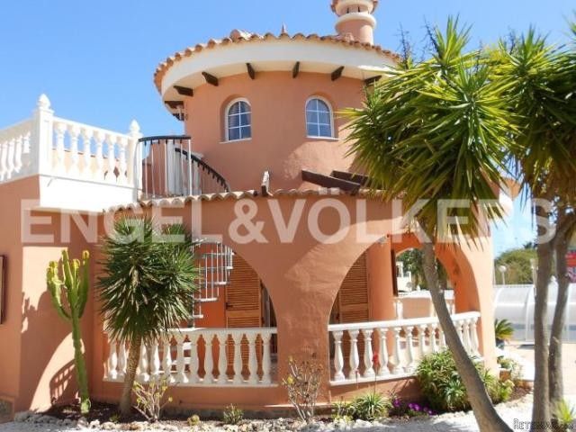 BEAUTIFUL VILLA IN MIL PALMERAS
