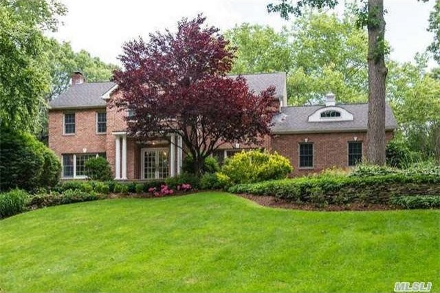 11 Peabody Rd Cold Spring Hrbr, NY 11724