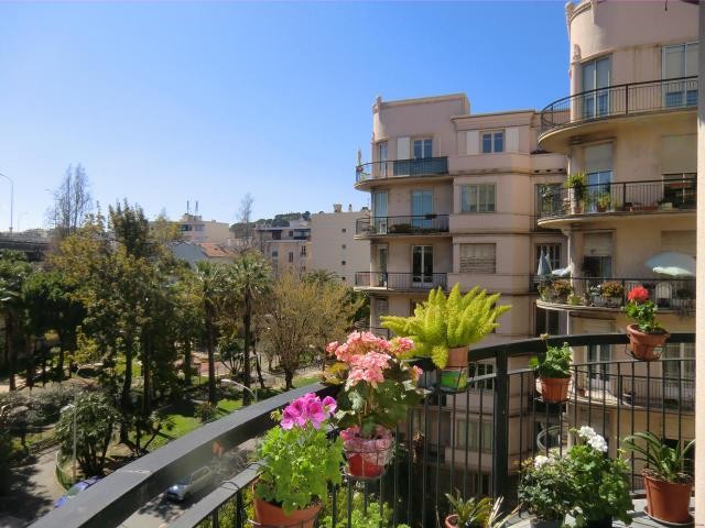 Lovely and bright two bedroom - 2