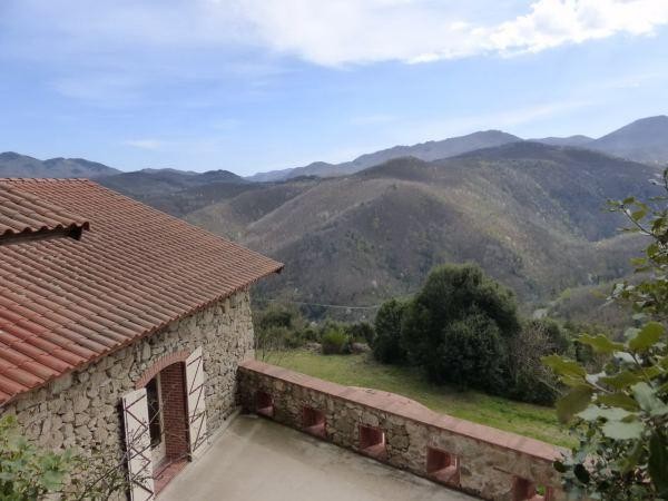Stone Farmhouse With 5.5 Hectares And.. - 2