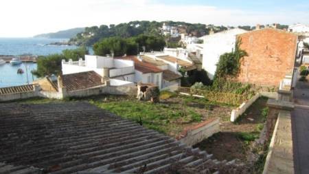 FANTASTIC PLOT FOR SALE IN THE 1ST SEA..