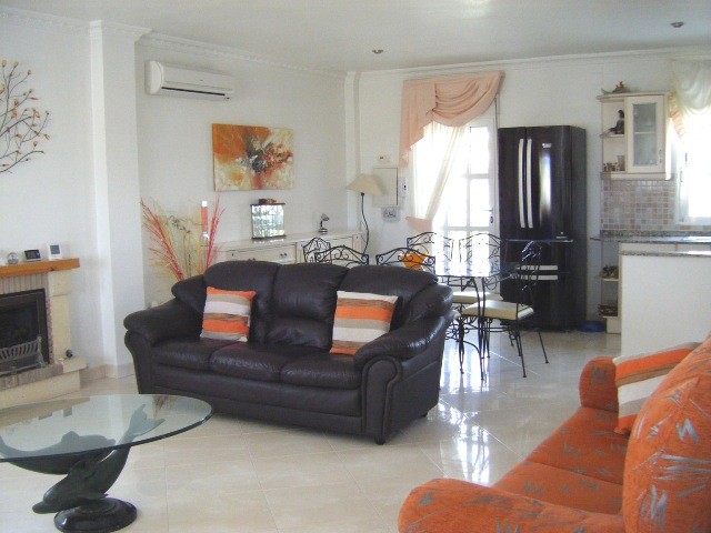 4 Bedroom 3 Bathroom detached property - 2