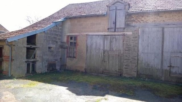 On 2700 m2 Big house wiht huge attic.. - 2