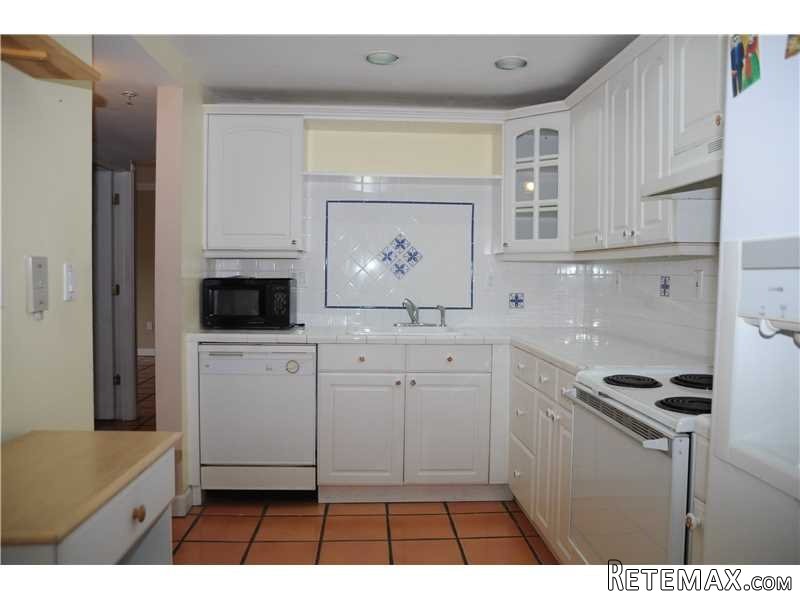 3 bedroom Flat For Sale: 323 Navarre.. - 2
