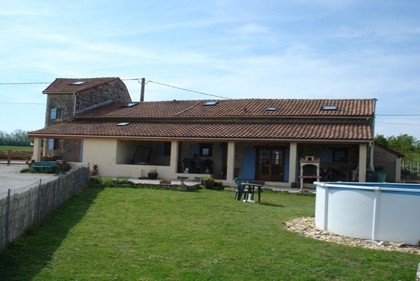 Renovated 4-bed stone property with..