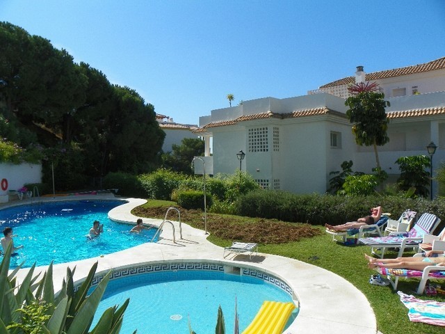 2 Bed Apartment for sale in Calahonda