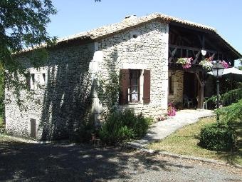 Situated In A Lively Bastide Village..
