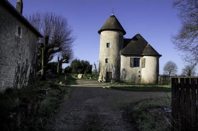 4 bedroom Castle For Sale: 86320 SUD.. - 2