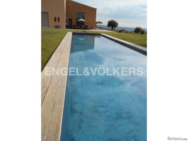 Impressive property with stunning views - 2