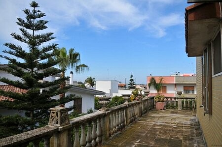 Large villa in a fantastic tourist area..