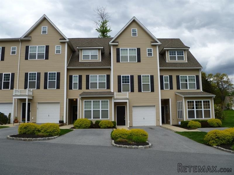 3 bedroom House For Sale: 4 Erin Ct..