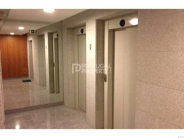 Luxury Apartment Block next to Sporting..