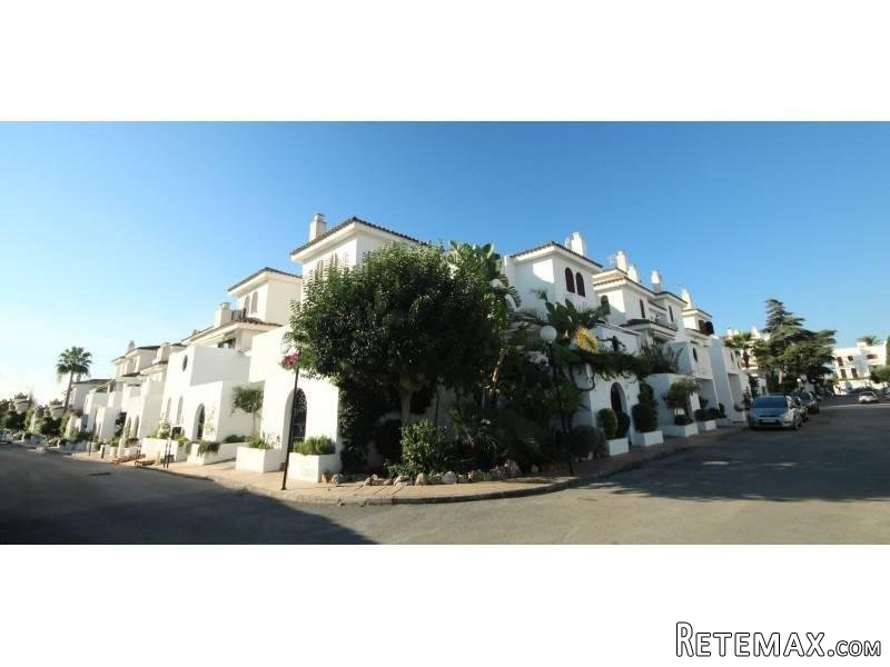 3 bedroom town house for sale - 2