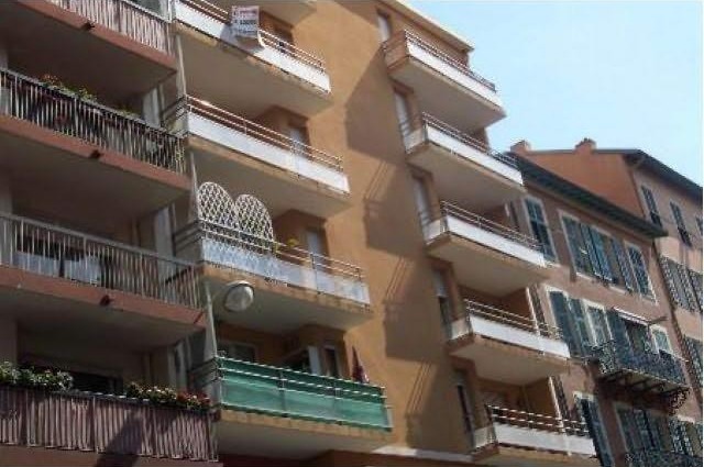 Four bed for sale on Victor Hugo