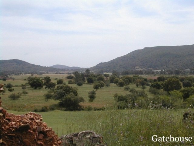Ruin & Large Plot Plus Lake For Sale In.. - 2