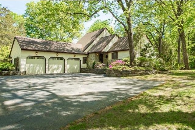 3 bedroom Residence For Sale: East..
