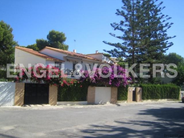 VILLA VERY CLOSE TO THE GLEA BEACH.. - 2