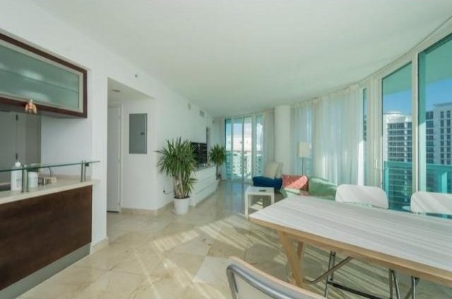 2 bedroom Flat For Sale: 6000 INDIAN.. - 2