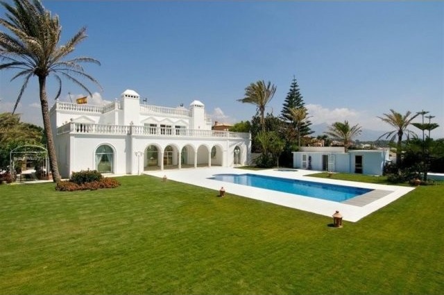 Villa - Positioned overlooking the.. - 2