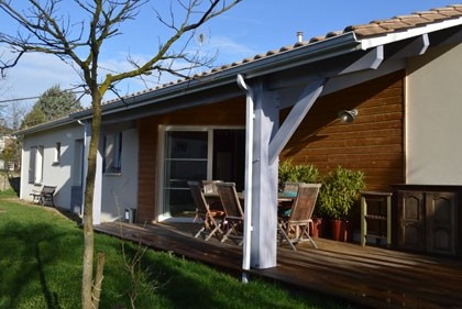 Modern 4-bed property with terrace