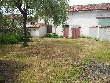 Stone house to renovate - 2