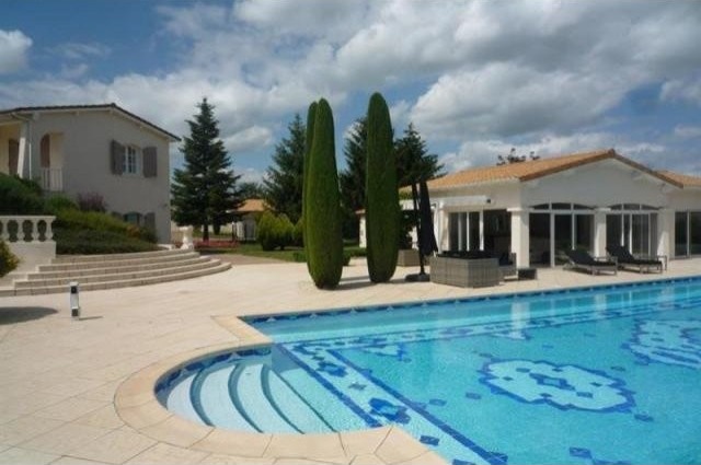 5 bedroom Villa For Sale: 63500 ISSOIRE