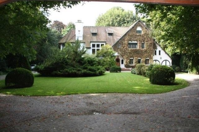 6 bedroom House For Sale: 62400 SECTEUR..