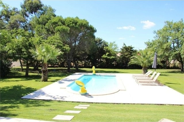 Superbe Villa Avec Jardin Et Piscine..