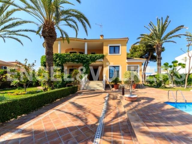 Luxury house in an excellent area - 2